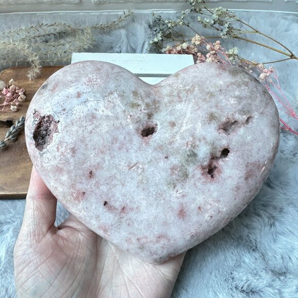 Gorgeous Large Pink Amethyst Heart Carving - Picture 6 of 9